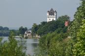 Eltviller Burg vom ?stlichen Rheinufer