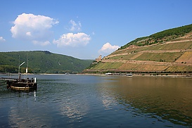 Rheintal bei Bingen mit Ruine Ehrenfels