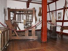 Webstuhl und Spinnrad im Burgmuseum