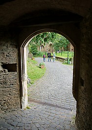 Burgtor unter Torturm