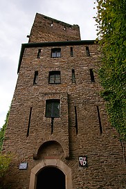 Sch?nburg: Eingang zur Hauptburg