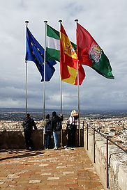 Flaggen auf dem Torre de la Vela
