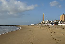 Strand und Leuchtturm