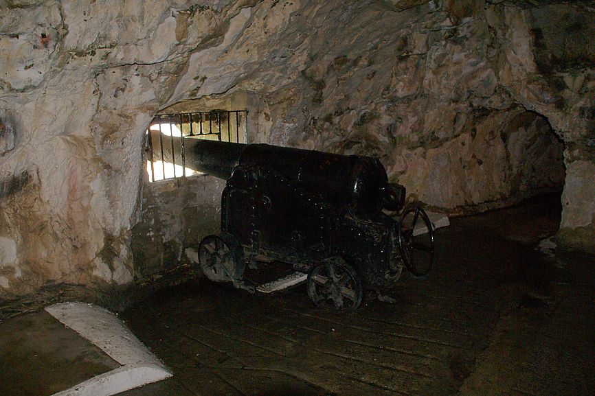 Kanone in den Tunnels