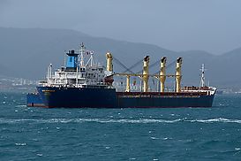 Frachter vor Gibraltar