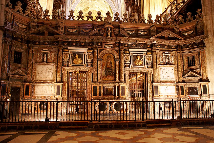 Altar zum Haupteingang